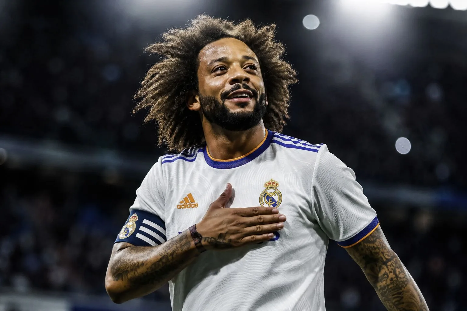 Oud-verdediger Marcelo geëscorteerd bij protest rond Azteca-stadion tijdens openingswedstrijd WK 2026